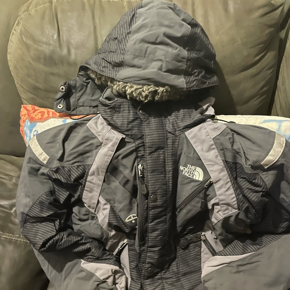 Grey north face coat